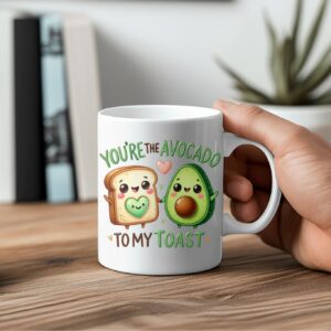 Keramický hrnček s motívom avokáda a toastu a nápisom You’re the Avocado to My Toast