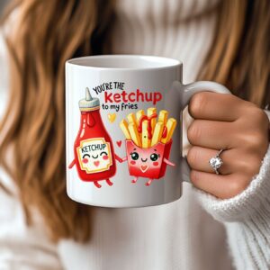 Keramický hrnček s motívom ketchupu a hranoliek a nápisom You’re the Ketchup to My Fries