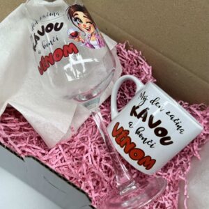 darčekový box káva a víno s hrnčekom a pohárom na víno