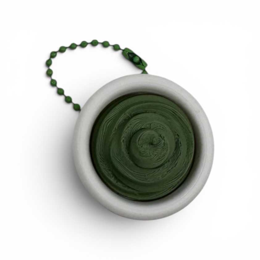 Originálny Fidget Clicker Wasabi v bielej miske, kompaktná antistresová pomôcka na sústredenie a relax.